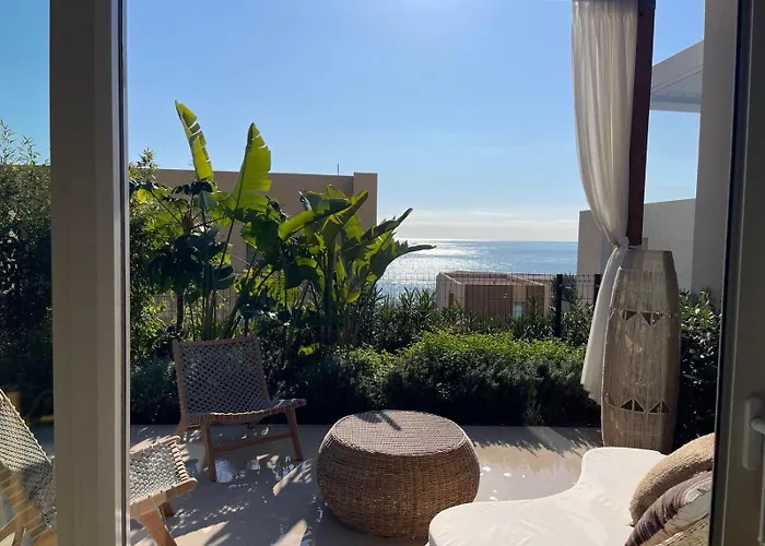 3-Bedroom Beach Villa With A Pool And Private Sauna In Green Coast Palase