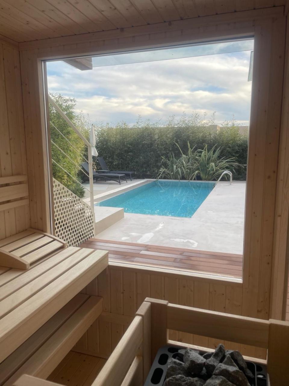 3-bedroom With A Pool And Private Sauna In Coast